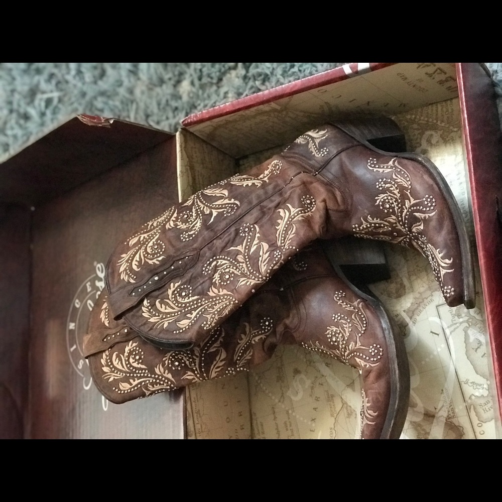 8.5 women’s boots